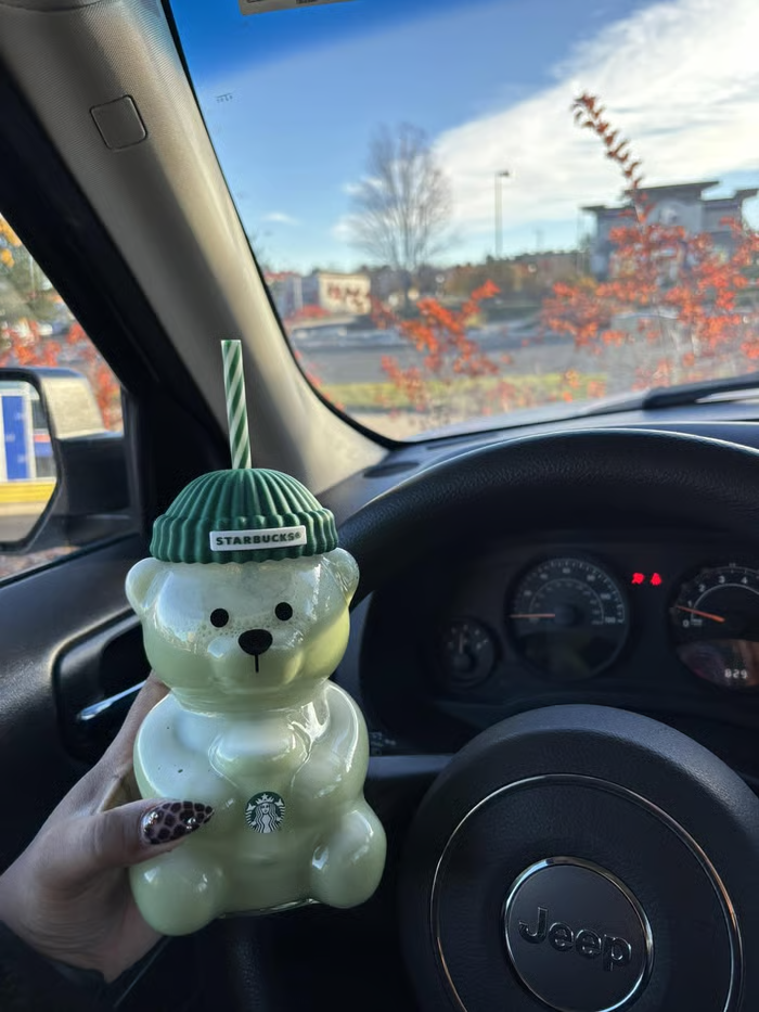 Starbucks × Hello Kitty Collaboration – Bearista Glass Cup & Water Bottle Set 🐻💖